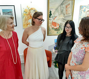 Открытие Рождественской художественной выставки и творческого объединения "Арт Поинт" состоялось 7 декабря в Русском клубе