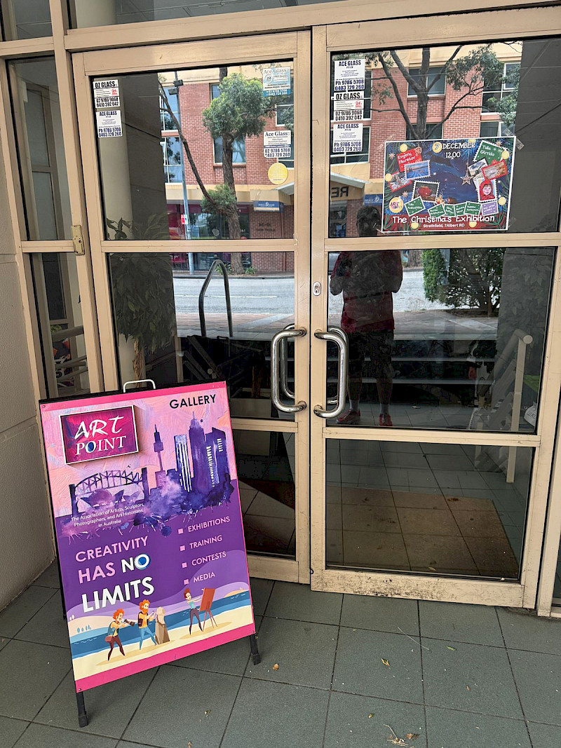 Открытие Рождественской художественной выставки и творческого объединения "Арт Поинт" состоялось 7 декабря в Русском клубе