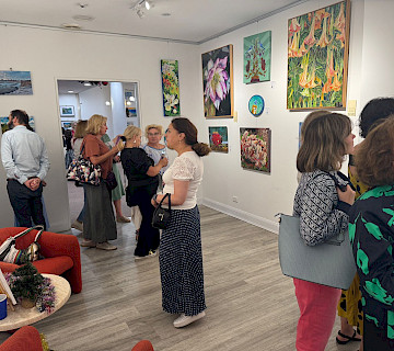 Открытие Рождественской художественной выставки и творческого объединения "Арт Поинт" состоялось 7 декабря в Русском клубе