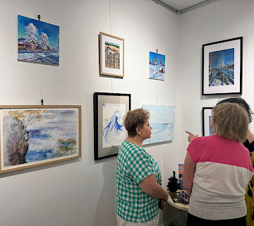 Открытие Рождественской художественной выставки и творческого объединения "Арт Поинт" состоялось 7 декабря в Русском клубе