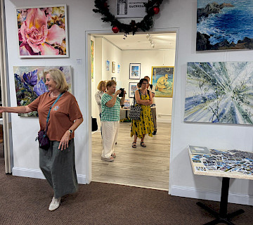 Открытие Рождественской художественной выставки и творческого объединения "Арт Поинт" состоялось 7 декабря в Русском клубе