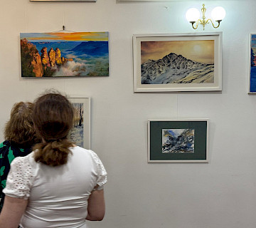 Открытие Рождественской художественной выставки и творческого объединения "Арт Поинт" состоялось 7 декабря в Русском клубе