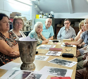 Владимир Маяковский в  библиотеке Русского клуба