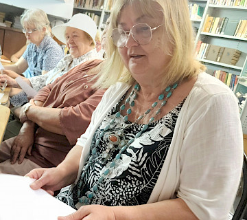 Владимир Маяковский в  библиотеке Русского клуба