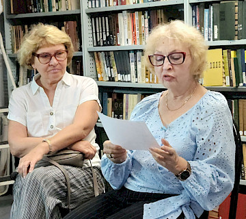 Владимир Маяковский в  библиотеке Русского клуба